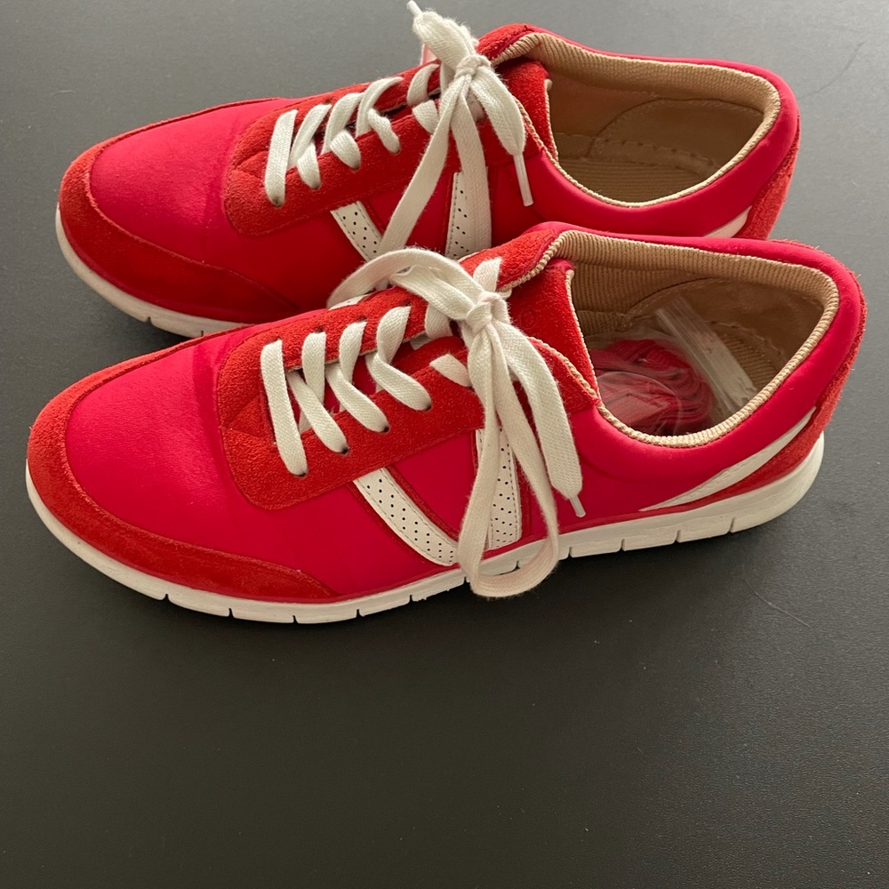 Women’s Vionic Nana Casual Sneaker Size 8